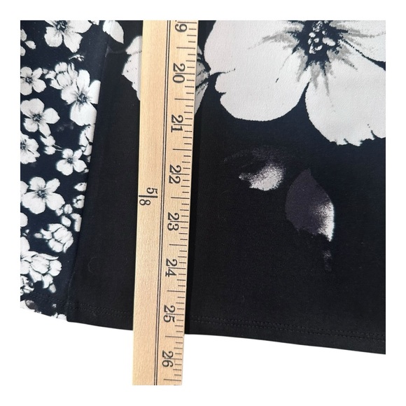 White House Black‎ Market Sleeveless Black and White Tank size small - Picture 4 of 7